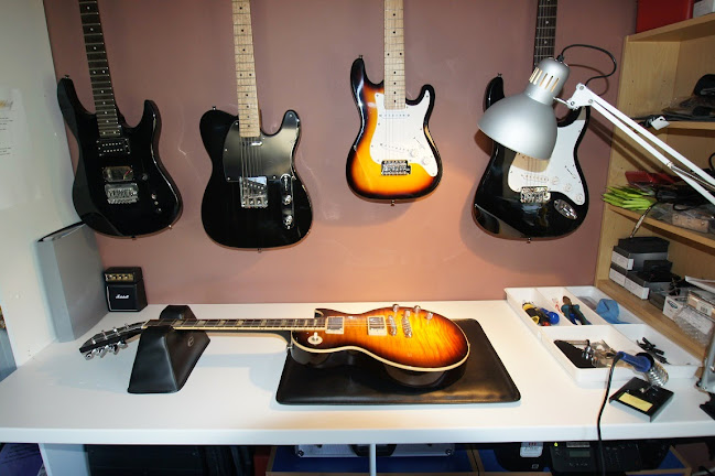 Bristol Guitar Tech - Music store