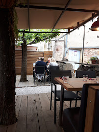 Atmosphère du Restaurant français Cabanon Sauvage à Puycelsi - n°3