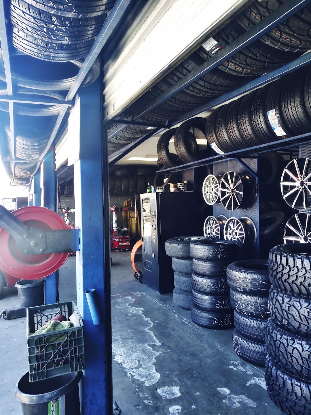 Arco Tire Shop