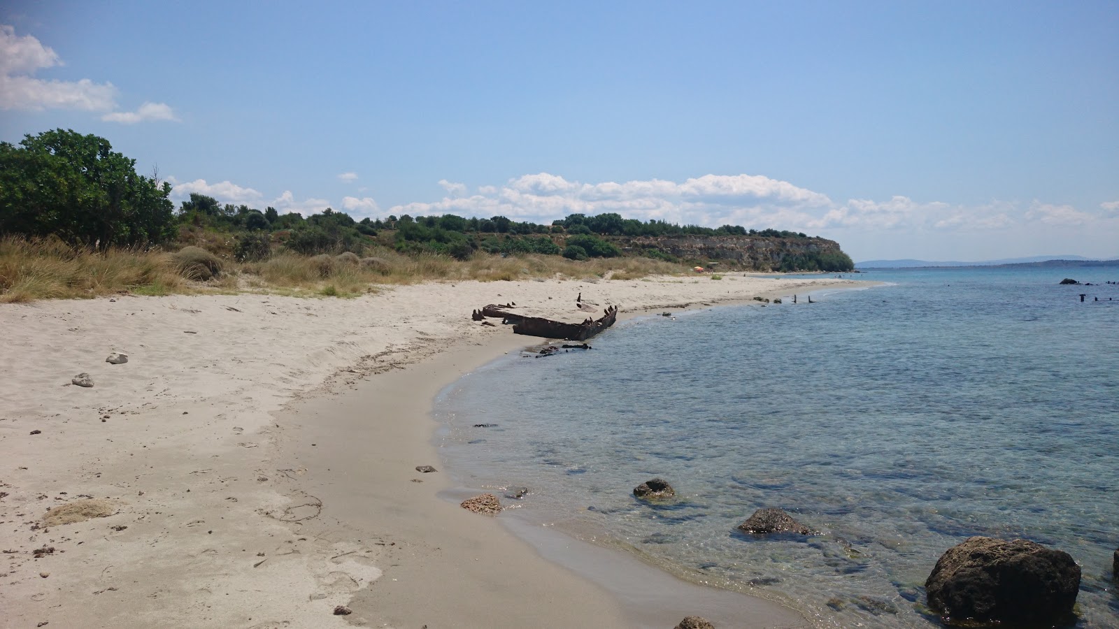 Tekke Koyu'in fotoğrafı geniş bir kıyı şeridi ile birlikte