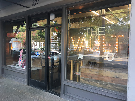 Snowboard Shop «The Vault - Snowboards & Skateboards», reviews and photos, 227 G St, Davis, CA 95616, USA