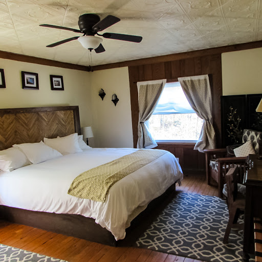 Bed & Breakfast «Red Leaf River Inn», reviews and photos, 146 Chestnut Walk Dr, Waynesville, NC 28786, USA