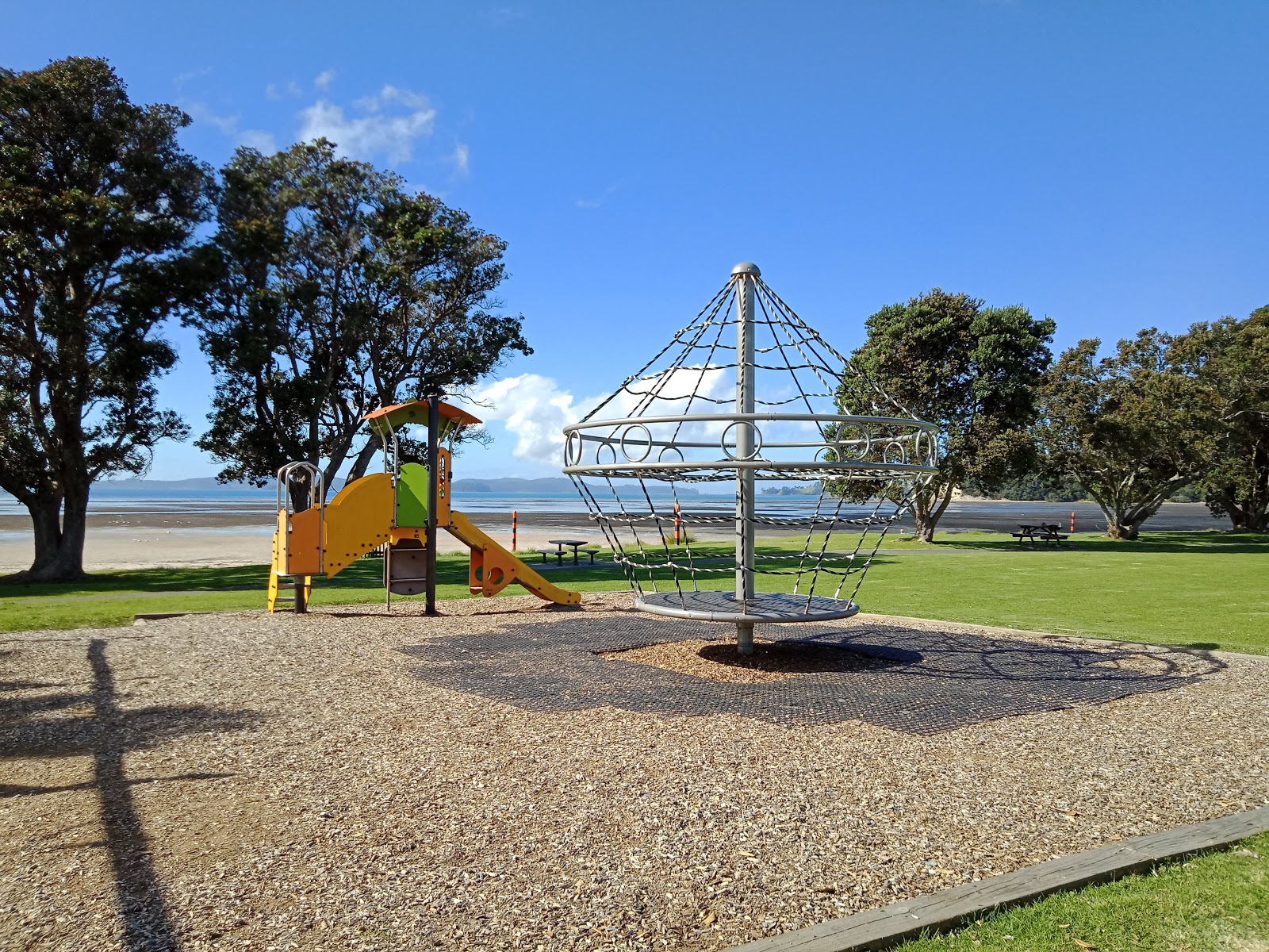 Foto de Snells Beach com linha costeira longa e reta