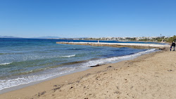Mikro Kavouri beach'in fotoğrafı ve yerleşim