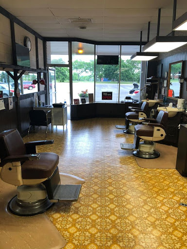 Barber Shop «West Plaza Barber Shop», reviews and photos, 1911 W Galena Blvd, Aurora, IL 60506, USA