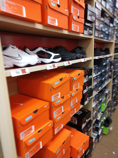 Shoe Store «Famous Footwear», reviews and photos, 2265 Walker Lake Rd, Mansfield, OH 44903, USA