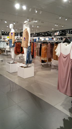 Clothing Store «Forever 21 Red», reviews and photos, 171 W 230th St, Bronx, NY 10463, USA