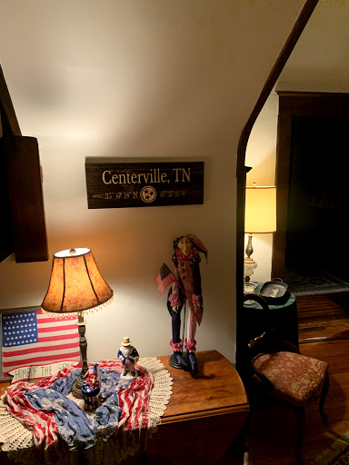 Lodge «The Farmhouse Inn», reviews and photos, 108 W Swan St, Centerville, TN 37033, USA