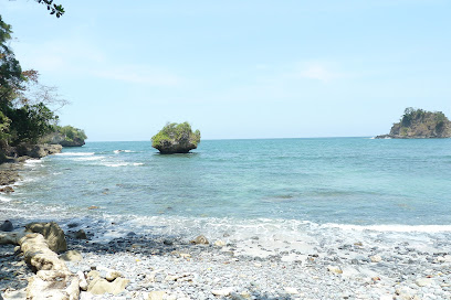 Pantai Karang Bandung