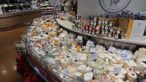 Gourmet Grocery Store «Metropolitan Market», reviews and photos, 2320 42nd Ave SW, Seattle, WA 98116, USA