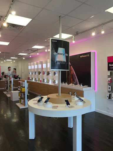 Cell Phone Store «T-Mobile», reviews and photos, 62 Biesterfield Rd, Elk Grove Village, IL 60007, USA