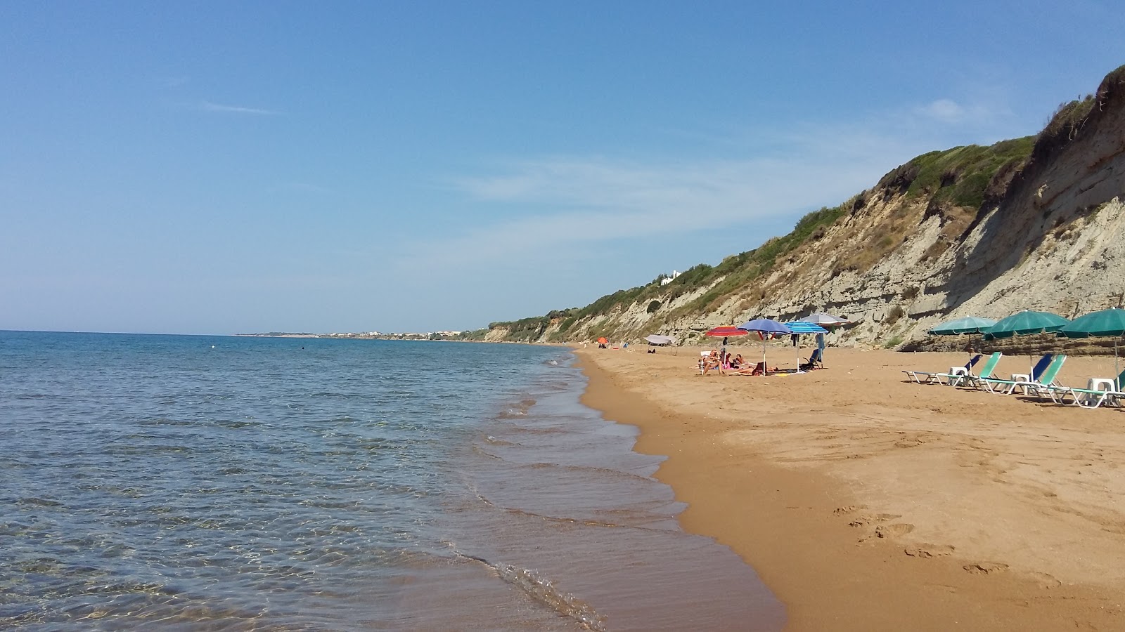 Foto di Spiaggia di Marathias con spiaggia spaziosa