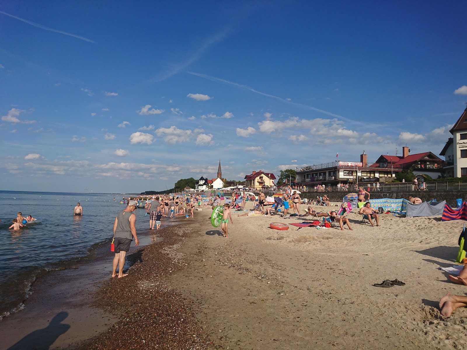 Foto av Sarbinowo Beach och bosättningen