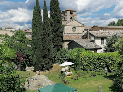 Abbazia di Farfa Via di Porta Montopoli, 02032 Fara in Sabina RI, Italia