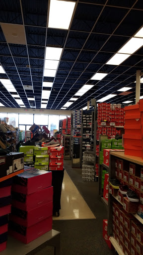 Shoe Store «Shoe Carnival», reviews and photos, 1920 N Dixie Hwy, Elizabethtown, KY 42701, USA