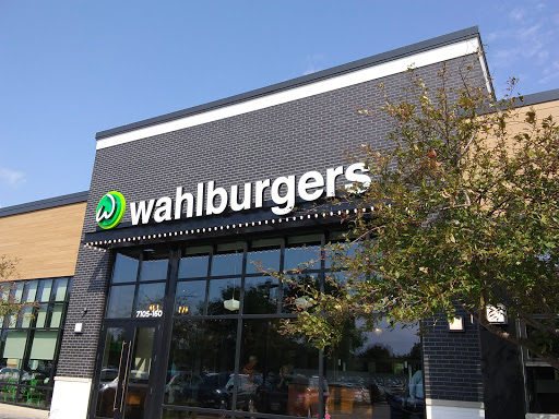 Shopping Mall «Jordan Creek Town Center», reviews and photos, 101 Jordan Creek Pkwy, West Des Moines, IA 50266, USA