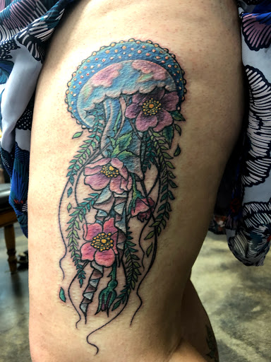 Tattoo Shop «Looking Glass Tattoo & Gallery», reviews and photos, 2110 SW Brandywine Ln #140, Topeka, KS 66604, USA