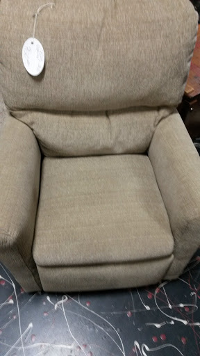 Flea Market «Springfield Flea Market & Gifts», reviews and photos, 1325 E Trafficway St, Springfield, MO 65802, USA