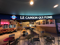 Atmosphère du Restaurant de hamburgers Le Camion Qui Fume à Ivry-sur-Seine - n°1