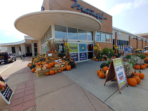 Shopping Mall «Hilldale Shopping Center», reviews and photos, 726 N Midvale Blvd, Madison, WI 53705, USA