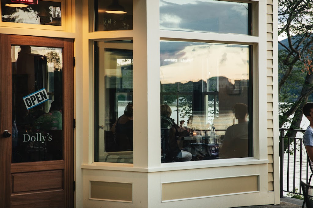 Dolly's Restaurant 10524