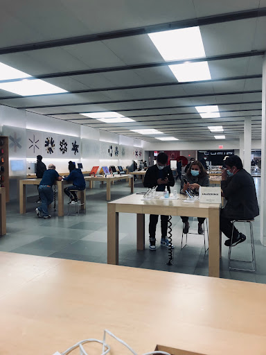 Computer Store «Apple Tysons Corner», reviews and photos, 1961 Chain Bridge Rd, McLean, VA 22102, USA