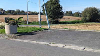 Parking du Cimetière à Livré-sur-Changeon