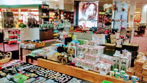 Shopping Mall «Golf Mill Shopping Center», reviews and photos, 239 Golf mill Center, Niles, IL 60714, USA