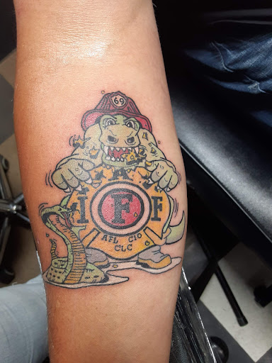 Tattoo Shop «Art In Motion Inc Tattooing», reviews and photos, 415 S Broadway St, Medina, OH 44256, USA