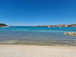 Vrtic beach'in fotoğrafı - rahatlamayı sevenler arasında popüler bir yer