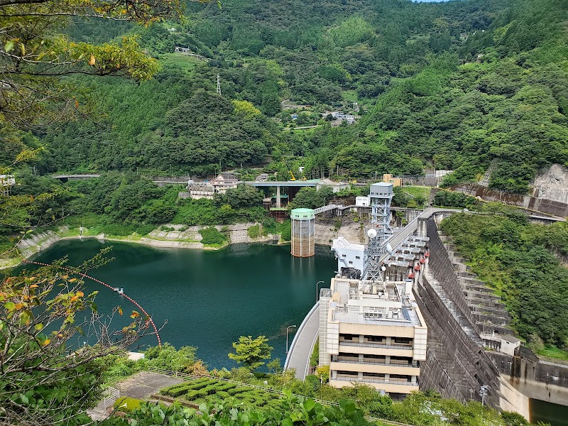 ダムサイト右岸展望公園