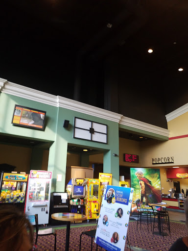 Movie Theater «Regal Cinemas Beaver Creek 12», reviews and photos, 1441 Beaver Creek Commons Dr, Apex, NC 27502, USA