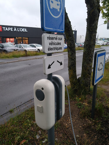 Borne de recharge de véhicules électriques Community by Shell Recharge Charging Station Orléans