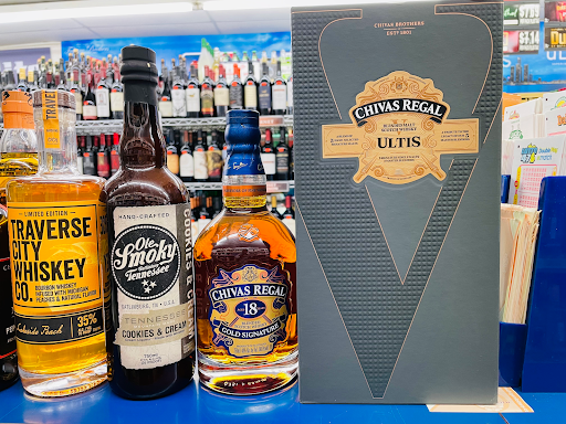 Liquor Store «Main Street Liquor», reviews and photos, 243 E 14 Mile Rd, Clawson, MI 48017, USA