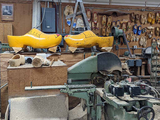 Pottery Store «De Klomp Wooden Shoe & Delftware Factory», reviews and photos, 12755 Quincy St, Holland, MI 49424, USA