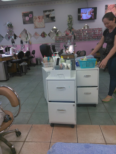 Shopping Mall «Hilltop Shopping Center», reviews and photos, 5400 Reisterstown Rd, Baltimore, MD 21215, USA