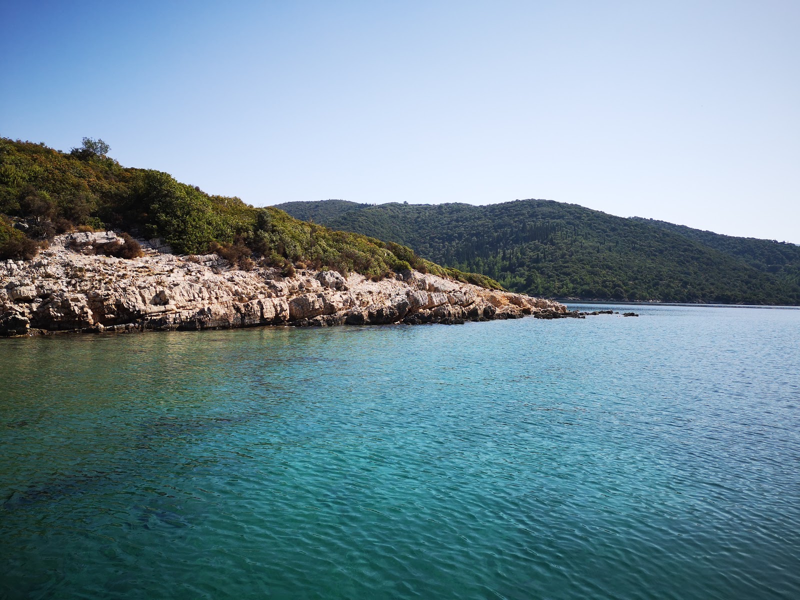 Foto van Skinos beach III met turquoise puur water oppervlakte
