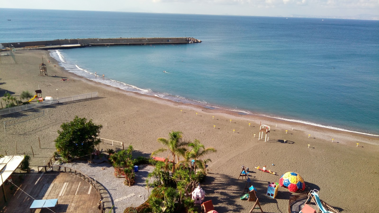 Foto de Spiaggia di Meta área de complejo turístico de playa