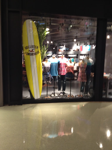 Clothing Store «Hollister Co.», reviews and photos, 4200 Conroy Rd #122, Orlando, FL 32839, USA