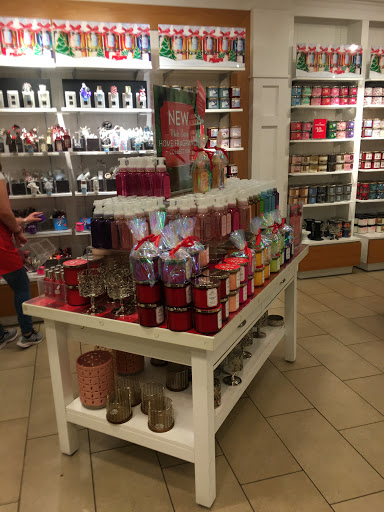 Shopping Mall «Tower Shops», reviews and photos, 1904 S University Dr, Davie, FL 33324, USA