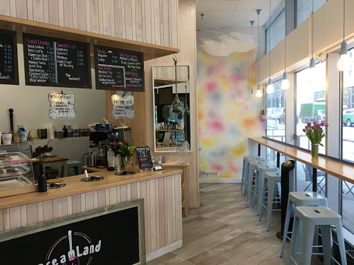 DreamLand Cafe