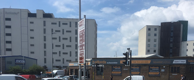 Halfords Autocentre Plymouth - Plymouth