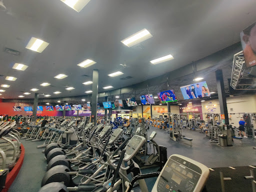 Health Club «Crunch - Bloomingdale», reviews and photos, 3236 Lithia Pinecrest Rd, Valrico, FL 33596, USA