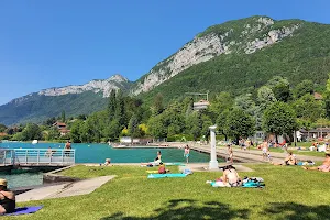 Plage de Menthon Saint Bernard image