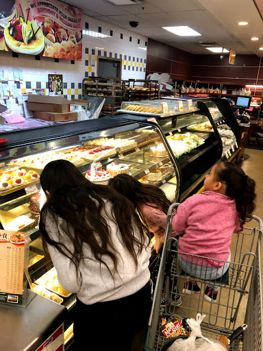 Shopping Mall «Great Wall Shopping Mall», reviews and photos, 18230 E Valley Hwy, Kent, WA 98032, USA