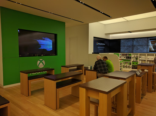 Computer Store «Microsoft Store - Tysons Corner Center», reviews and photos, 1961 Chain Bridge Rd, Tysons, VA 22102, USA
