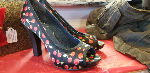 Thrift Store «Dog Junkies Thrift Store», reviews and photos, 4611 N Rancho Dr, Las Vegas, NV 89130, USA