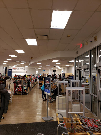 Department Store «Marshalls & HomeGoods», reviews and photos, 701 NJ-440, Jersey City, NJ 07304, USA