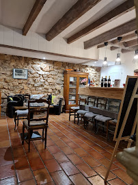 Atmosphère du Restaurant Le mas des oliviers à Saint-Zacharie - n°3