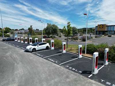 Tesla Supercharger à Châtellerault